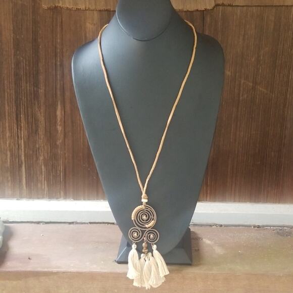 swirl and tassel leather necklace in cream - Picture 6 of 8